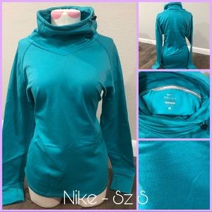 Nike athletic Fitted Sweater